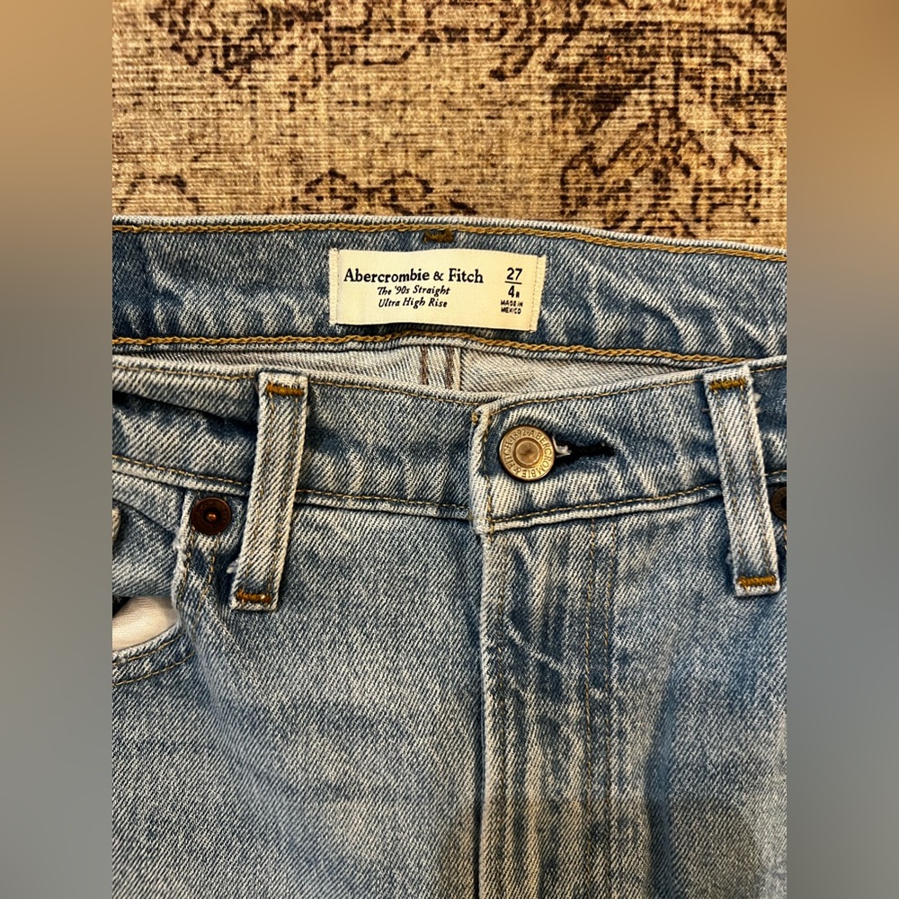 Abercrombie & Fitch
The 90s Straight Ultra High Rise 4 R - Picture 3 of 5